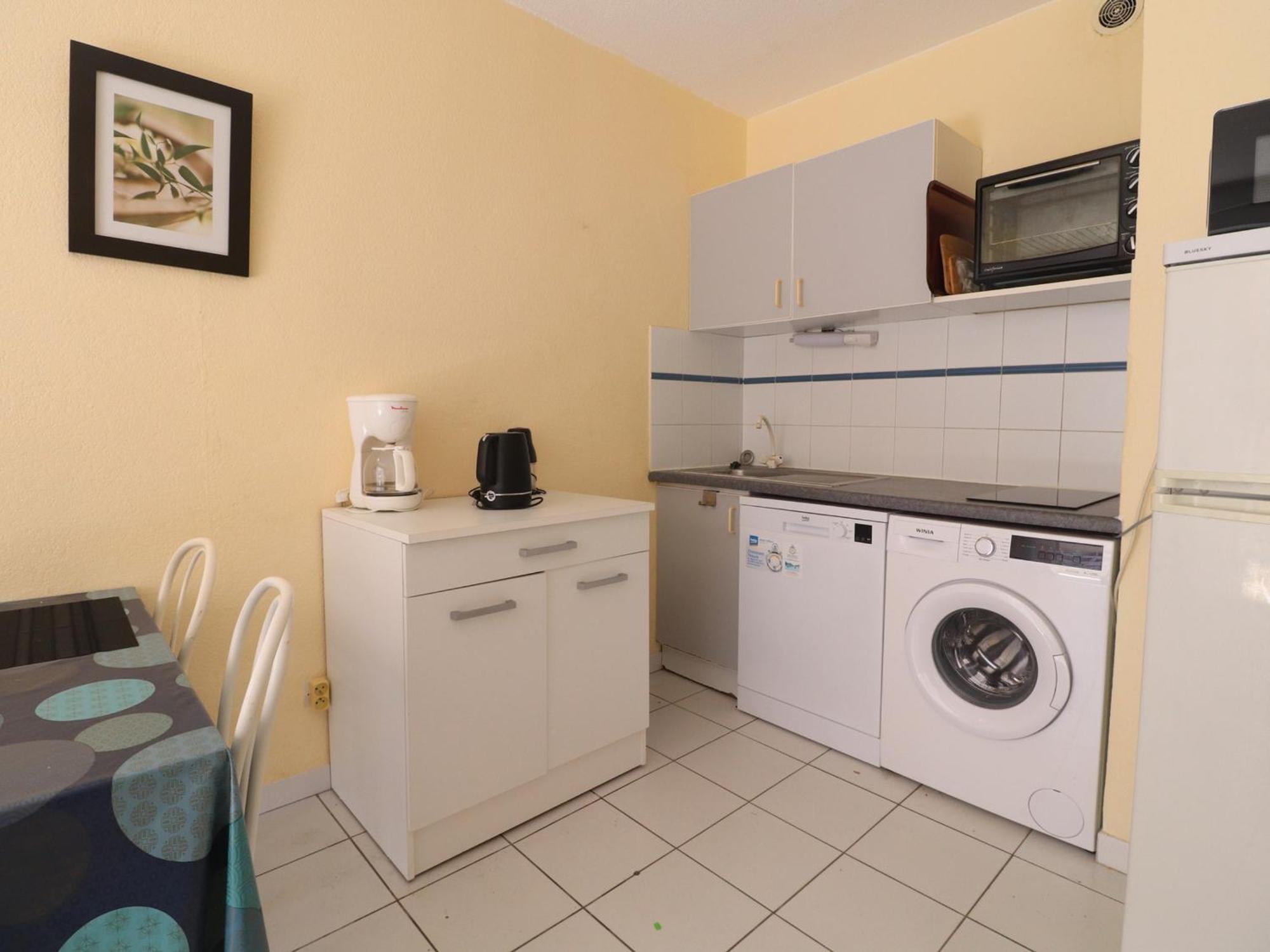 Sete: T2 Avec Terrasse Couverte, Piscine Et Parking En Front De - Fr-1-472a-306 Appartement Sète