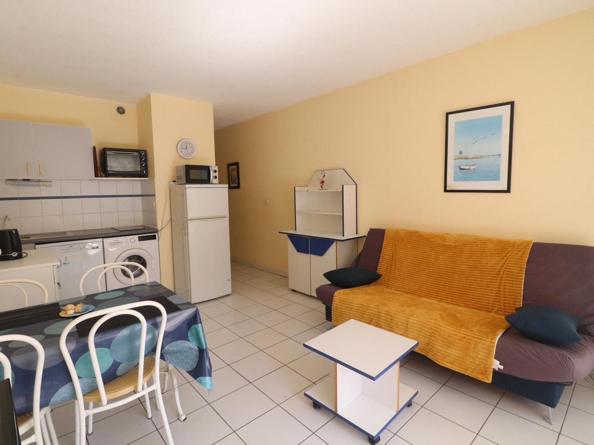 Sete: T2 Avec Terrasse Couverte, Piscine Et Parking En Front De - Fr-1-472a-306 Appartement