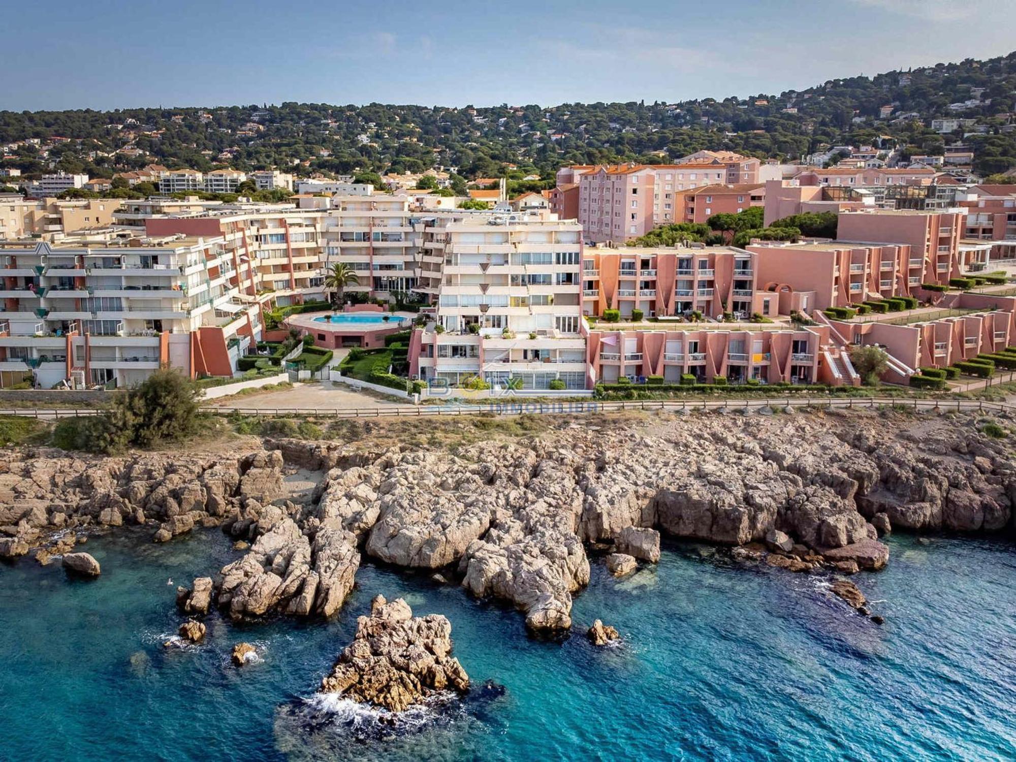 Sete: T2 Avec Terrasse Couverte, Piscine Et Parking En Front De - Fr-1-472a-306 Appartement